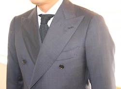 直井茂明スーツの特徴